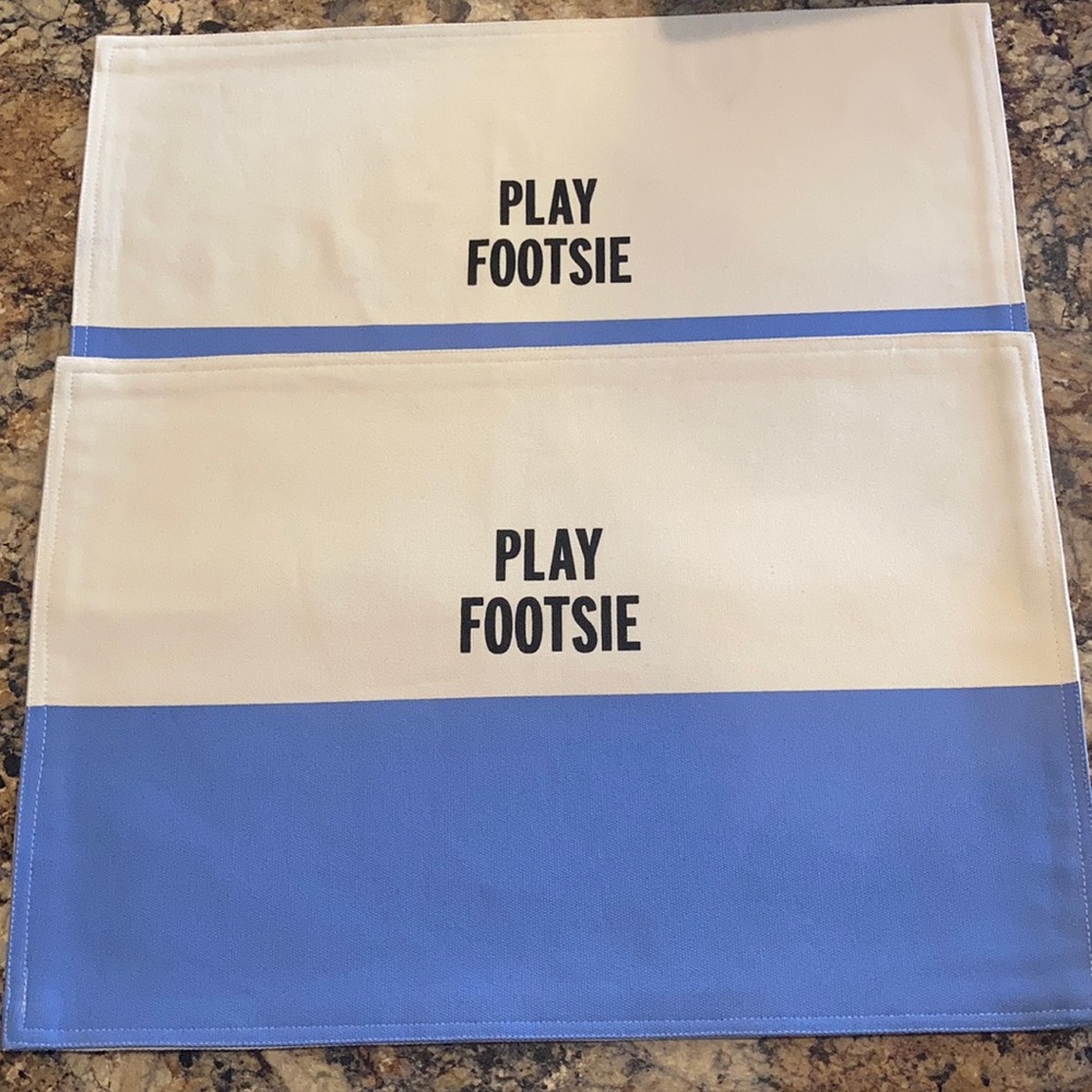 Kate spade set of 2 Play Footsie placemats
